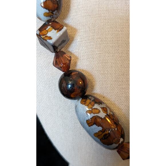 Unique Multi-Shape Gray Brown Mottled Beaded Toggle Clasp Statement Necklace - Picture 5 of 9